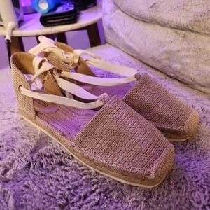 Micheal kors strap up sandal  new